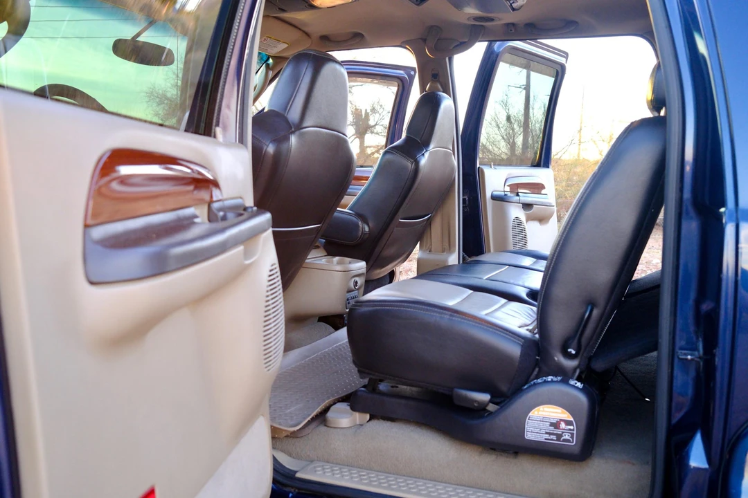 2005 Ford Excursion - Image 26 of 31