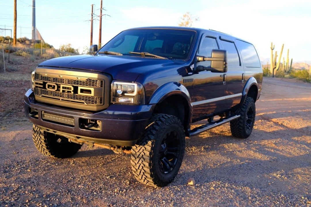 2005 Ford Excursion - Image 2 of 31