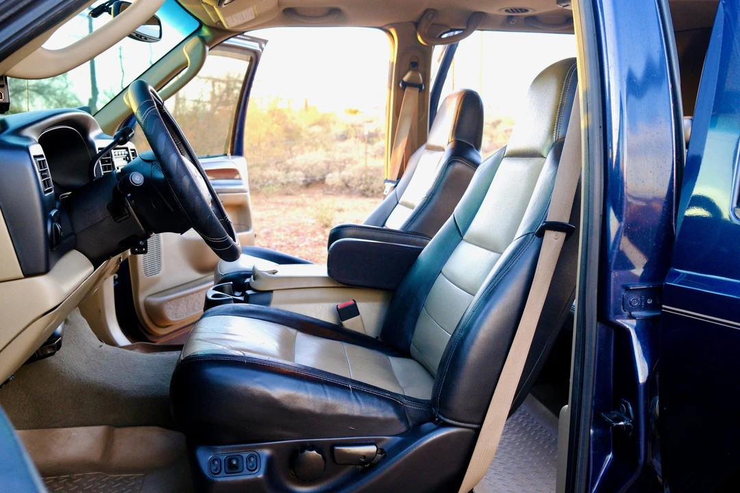 2005 Ford Excursion - Image 18 of 31