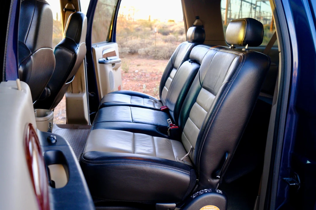 2005 Ford Excursion - Image 25 of 31