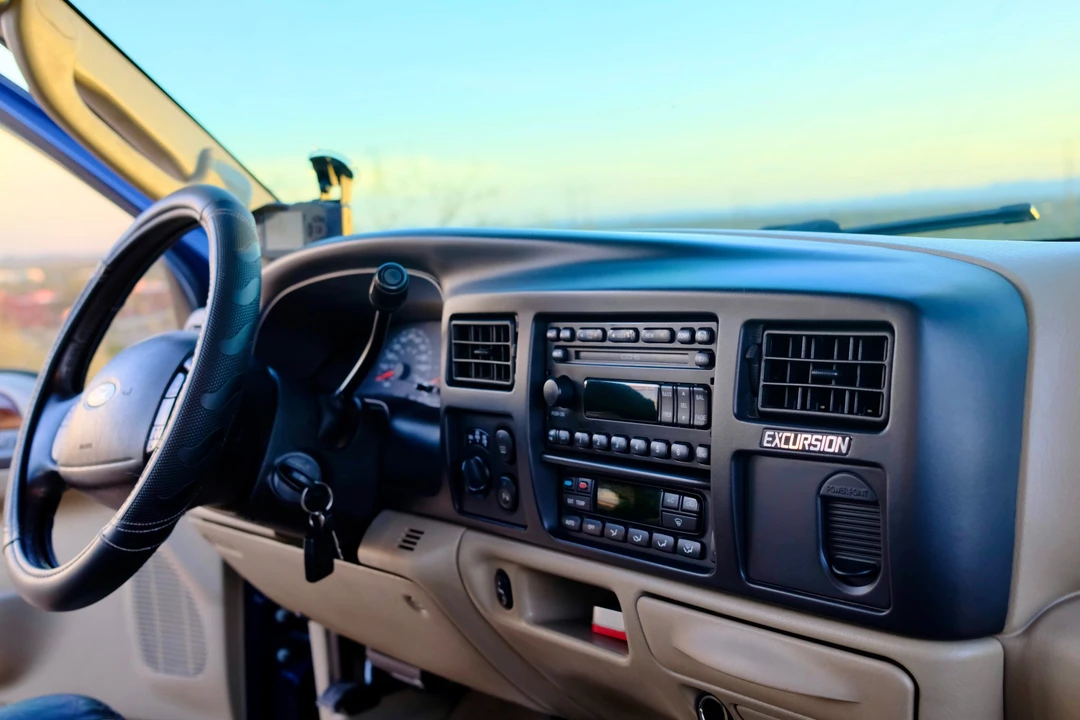 2005 Ford Excursion - Image 20 of 31