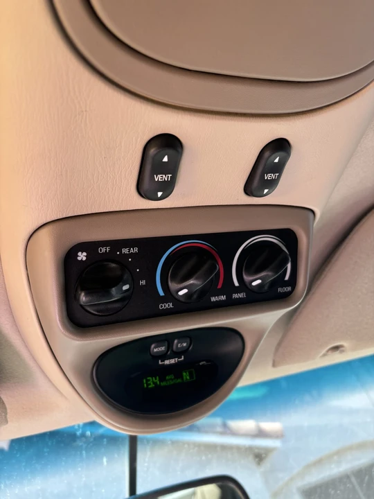 2005 Ford Excursion - Image 24 of 31