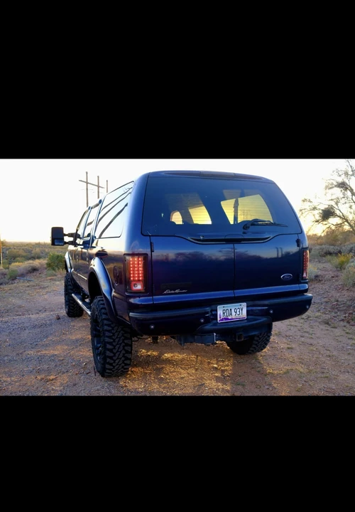 2005 Ford Excursion - Image 8 of 31