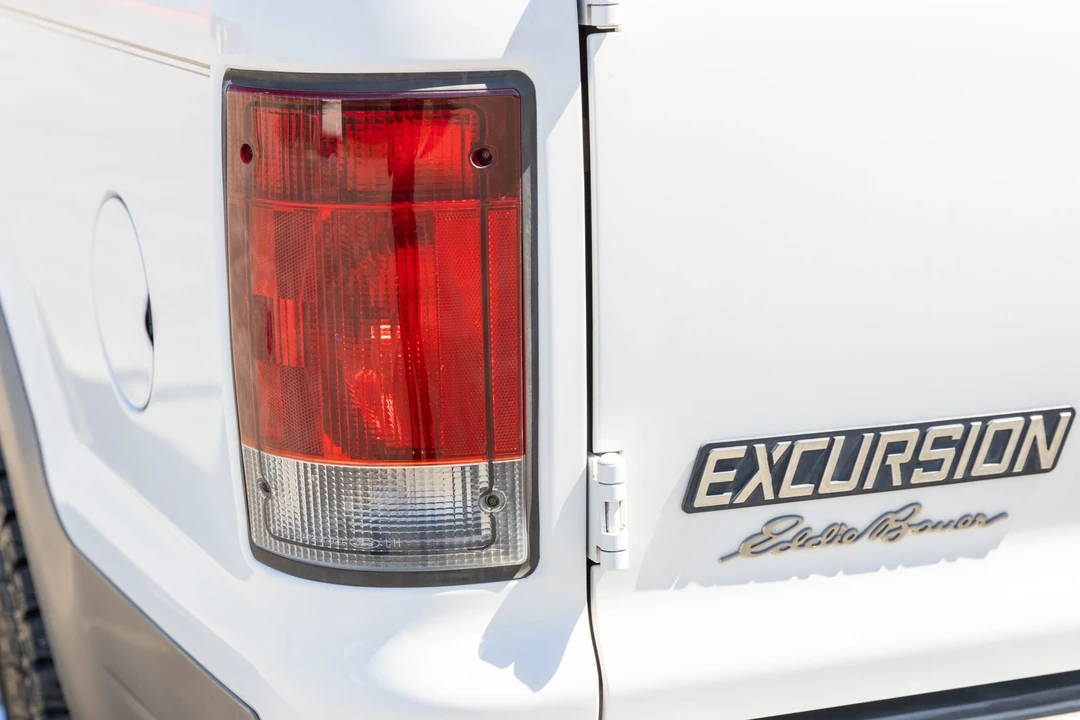 2005 Ford Excursion - Image 16 of 31