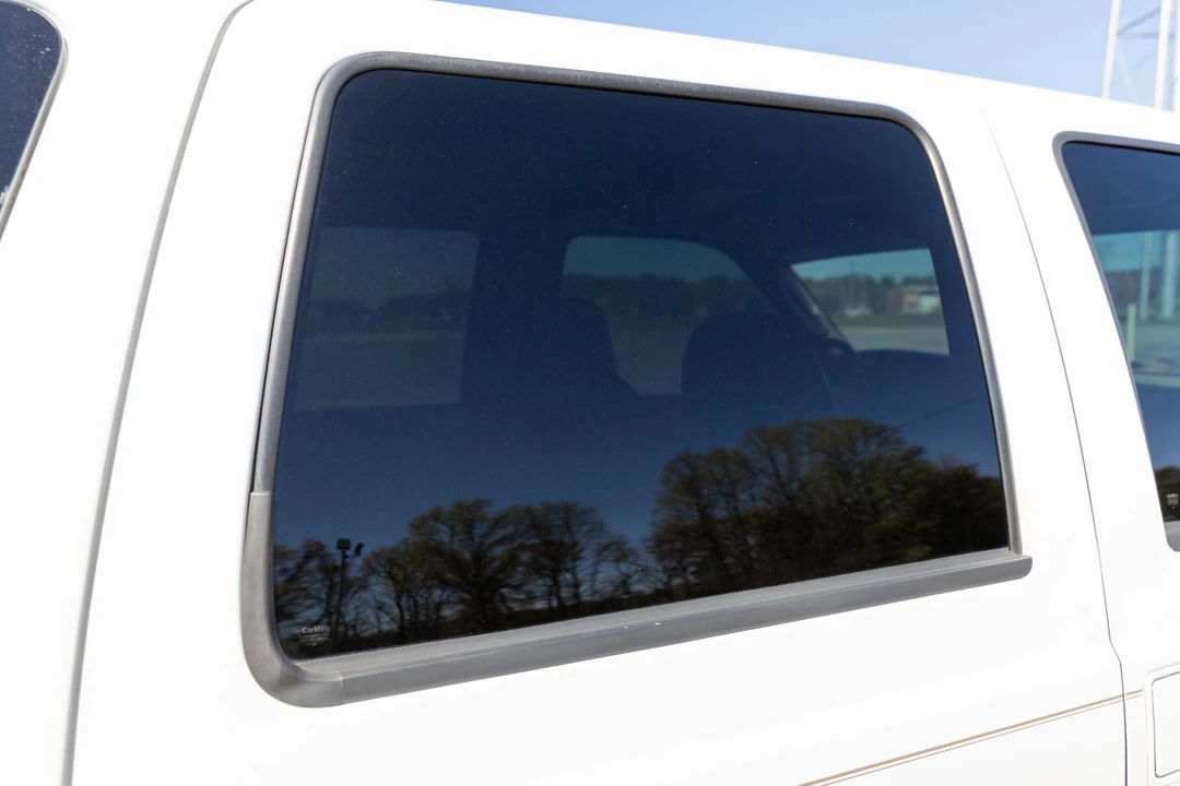 2005 Ford Excursion - Image 24 of 31