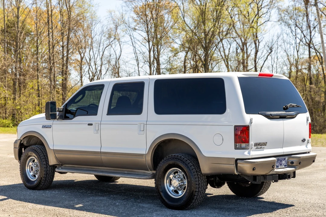 2005 Ford Excursion - Image 8 of 31