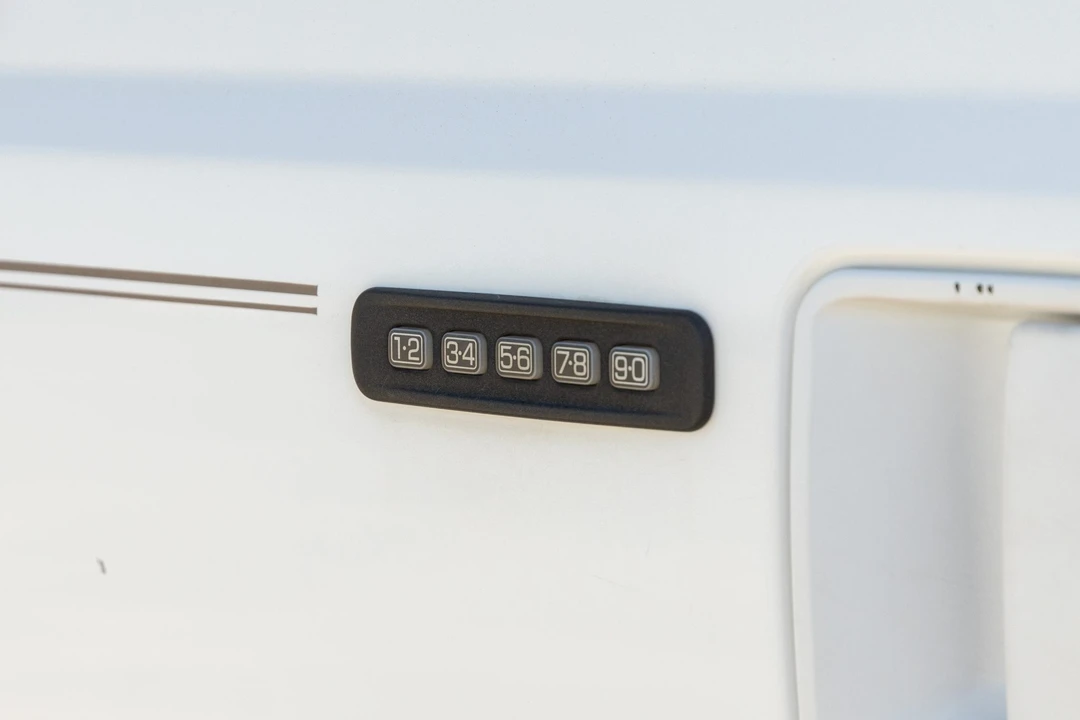 2005 Ford Excursion - Image 29 of 31