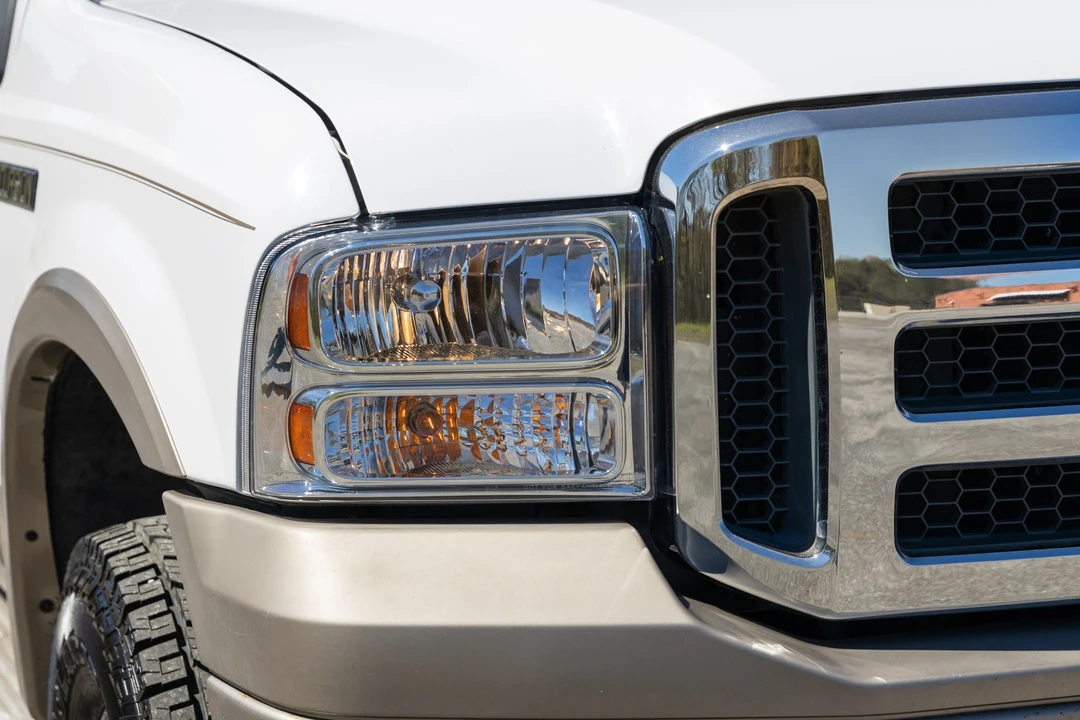 2005 Ford Excursion - Image 11 of 31