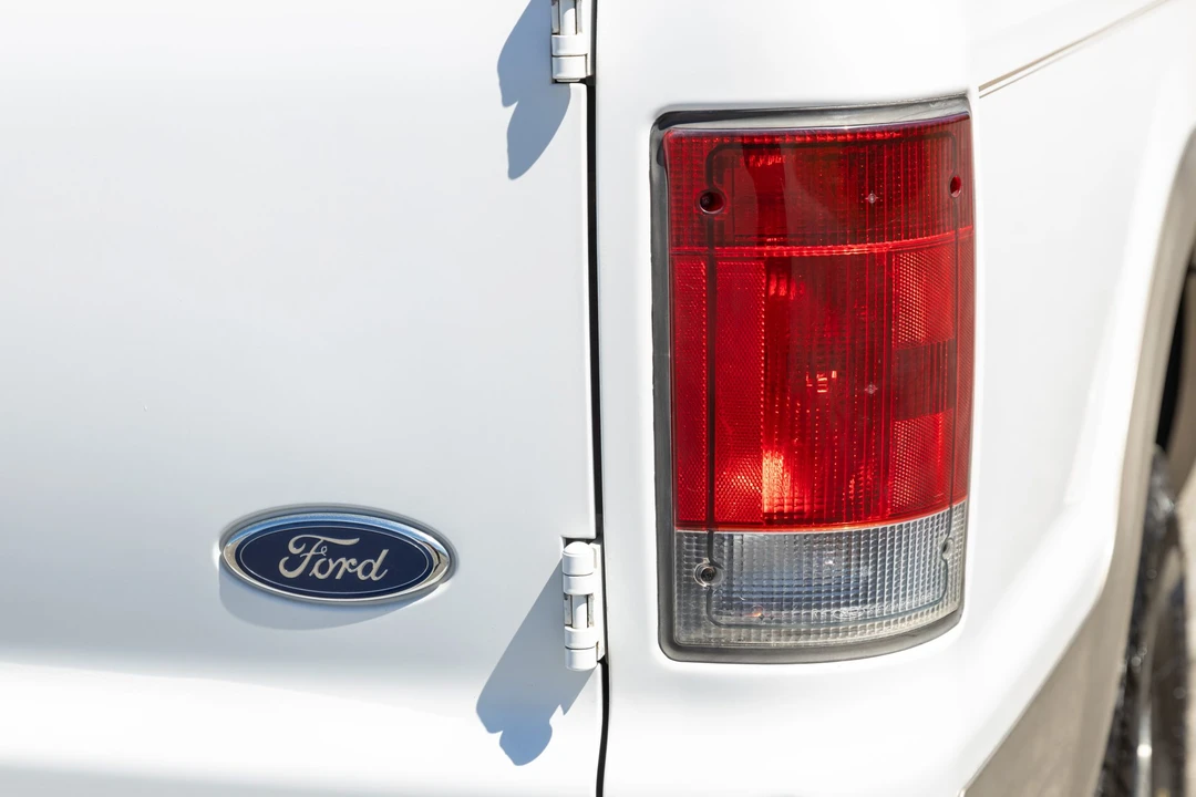 2005 Ford Excursion - Image 17 of 31