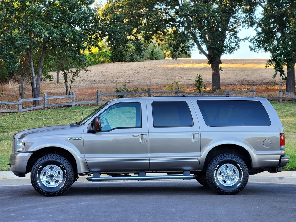 2005 Ford Excursion - Image 14 of 31