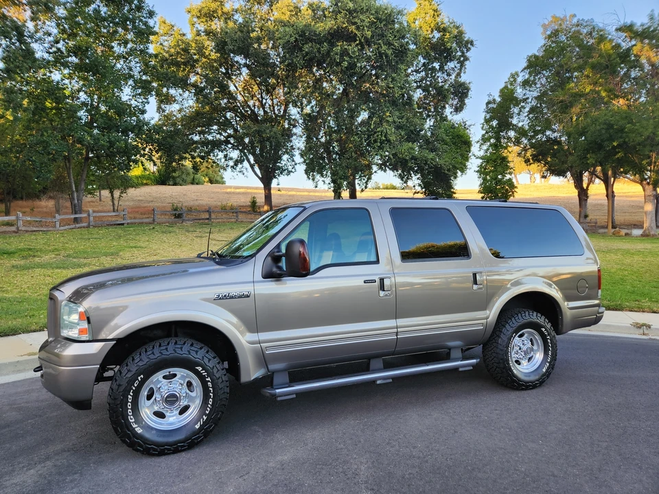 2005 Ford Excursion - Image 10 of 31