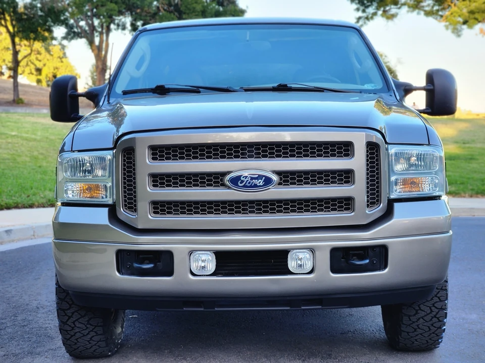 2005 Ford Excursion - Image 2 of 31