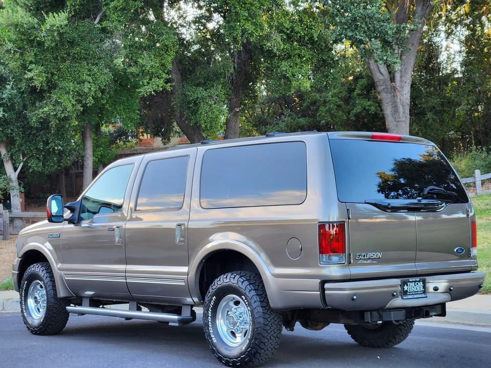 2005 Ford Excursion - Image 19 of 31