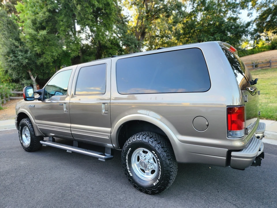 2005 Ford Excursion - Image 18 of 31