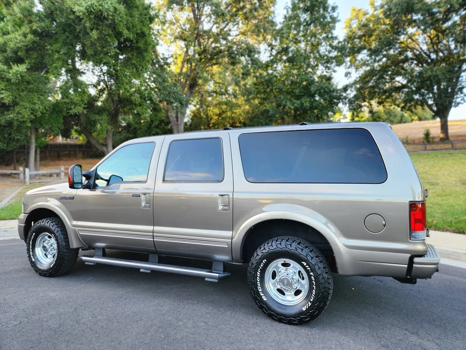 2005 Ford Excursion - Image 17 of 31