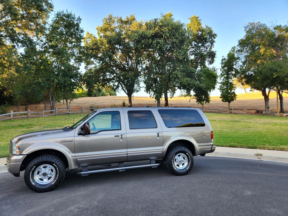 2005 Ford Excursion - Image 11 of 31