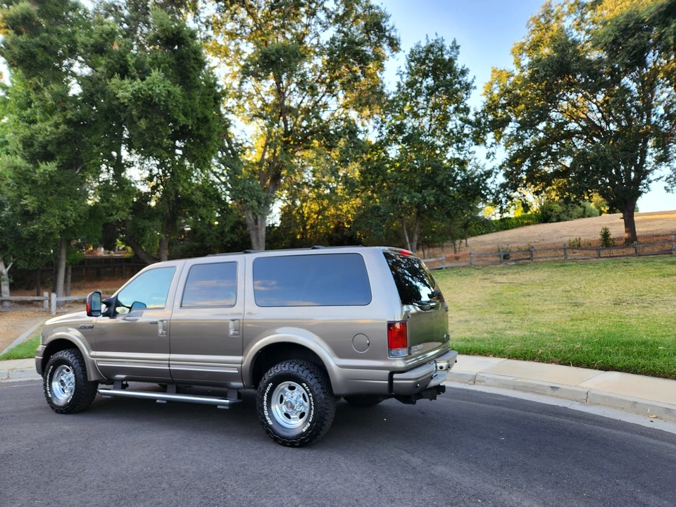 2005 Ford Excursion - Image 16 of 31