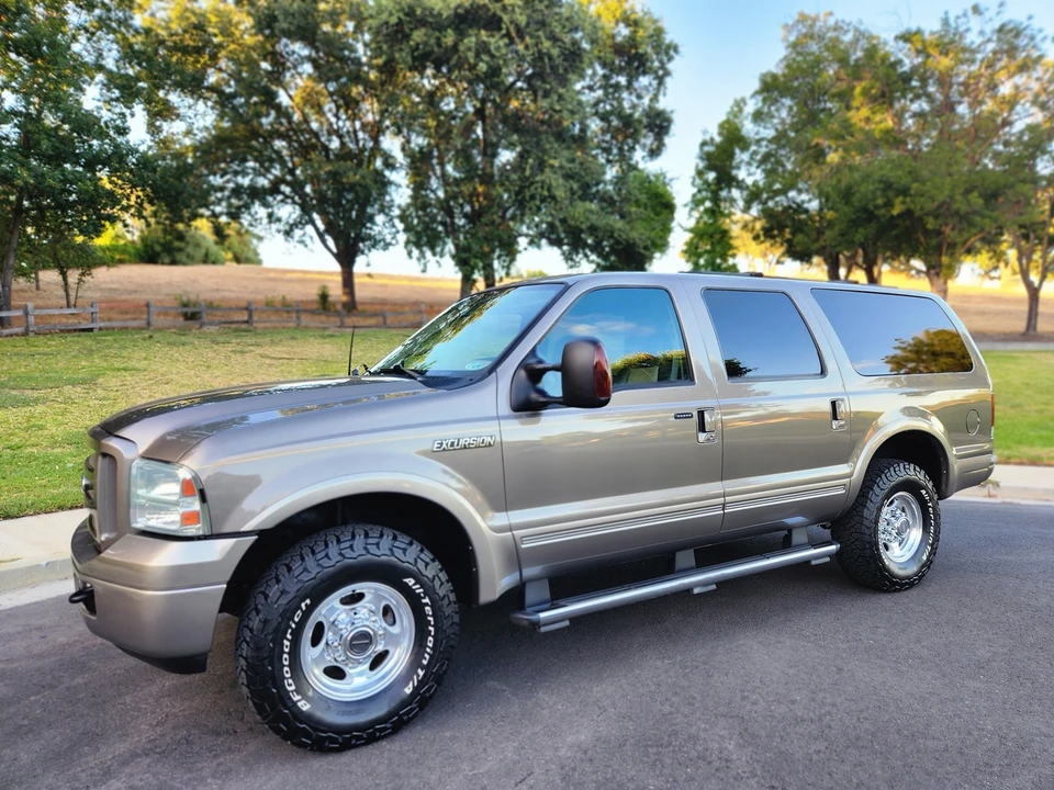2005 Ford Excursion - Image 9 of 31