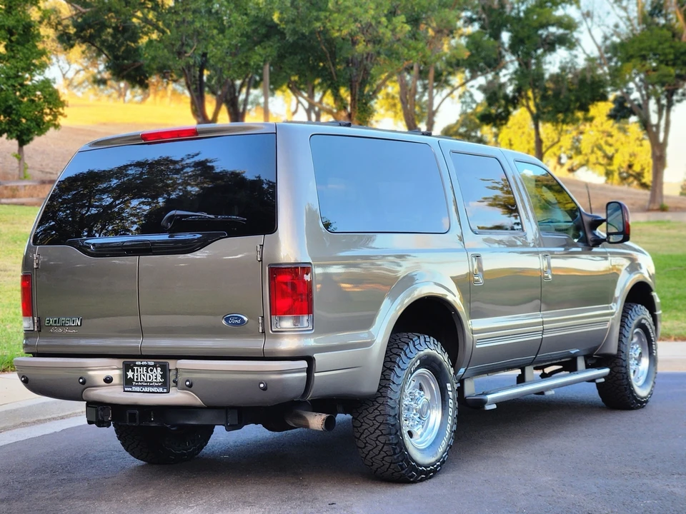 2005 Ford Excursion - Image 25 of 31