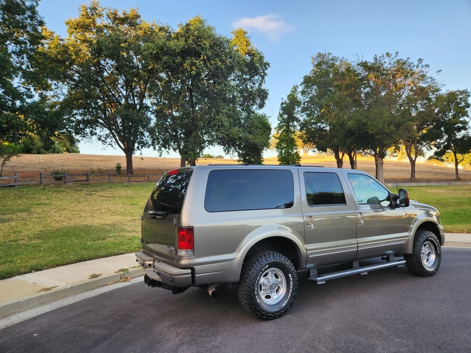 2005 Ford Excursion - Image 28 of 31