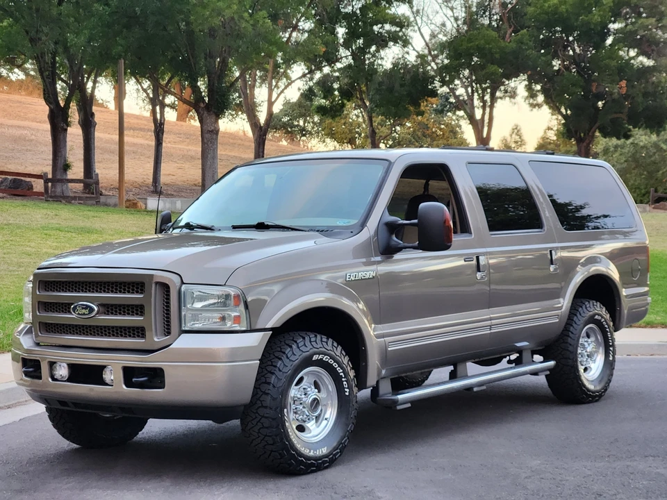 2005 Ford Excursion - Image 8 of 31