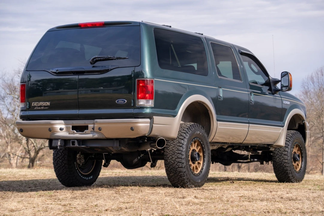 2005 Ford Excursion - Image 2 of 7