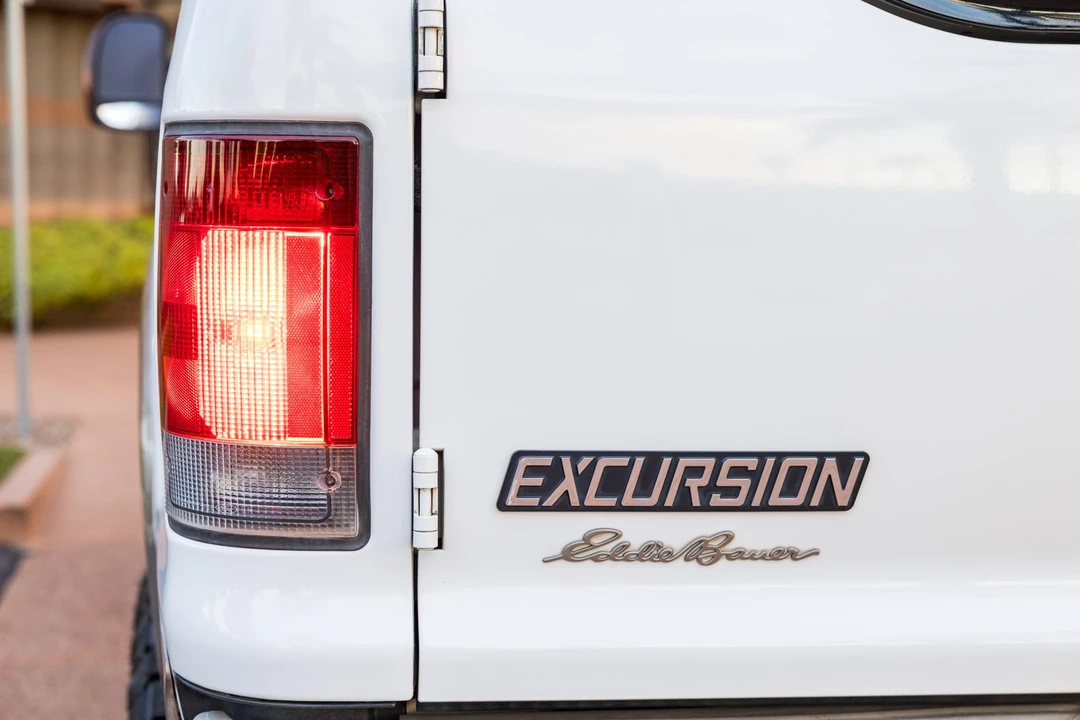 2005 Ford Excursion - Image 11 of 31