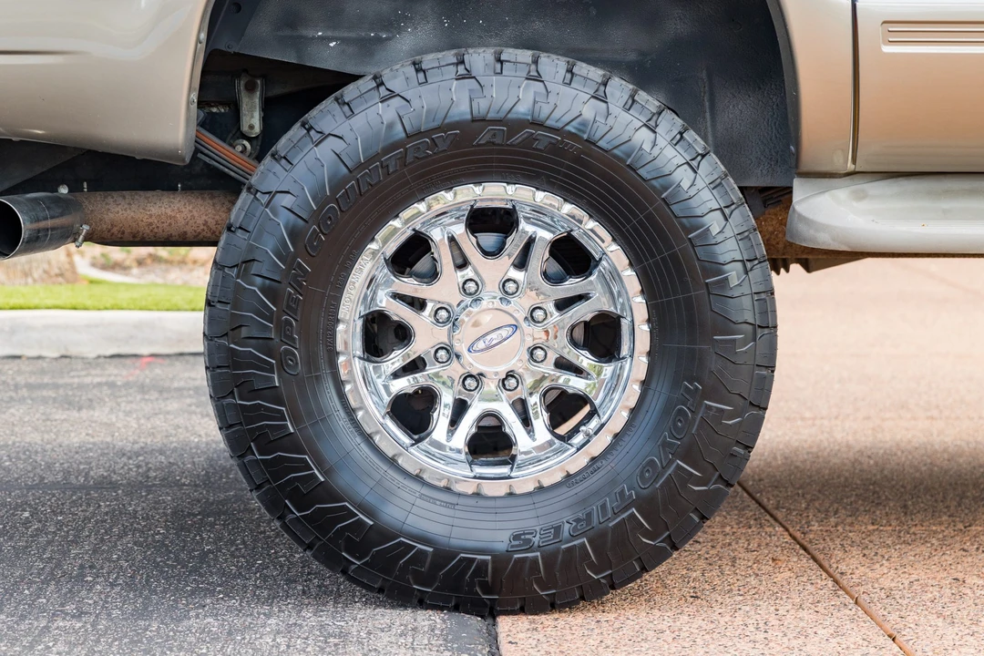 2005 Ford Excursion - Image 28 of 31