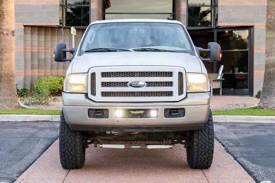 2005 Ford Excursion - Image 2 of 31