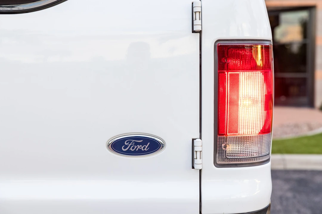 2005 Ford Excursion - Image 12 of 31