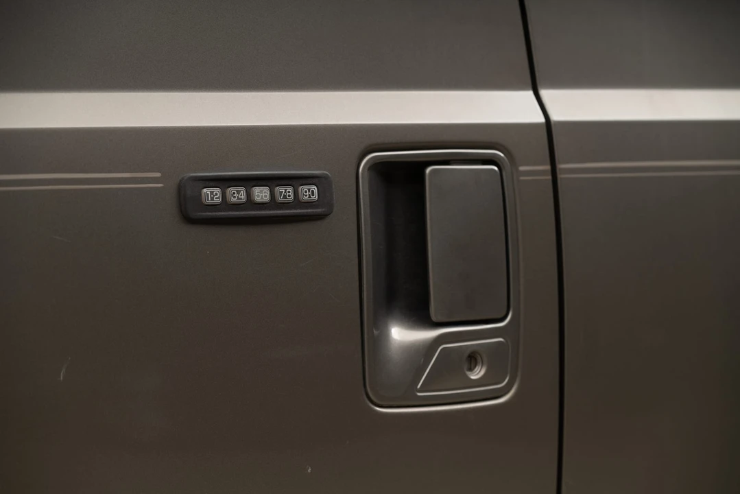 2005 Ford Excursion - Image 28 of 31