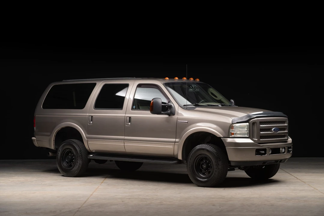 2005 Ford Excursion - Image 9 of 31