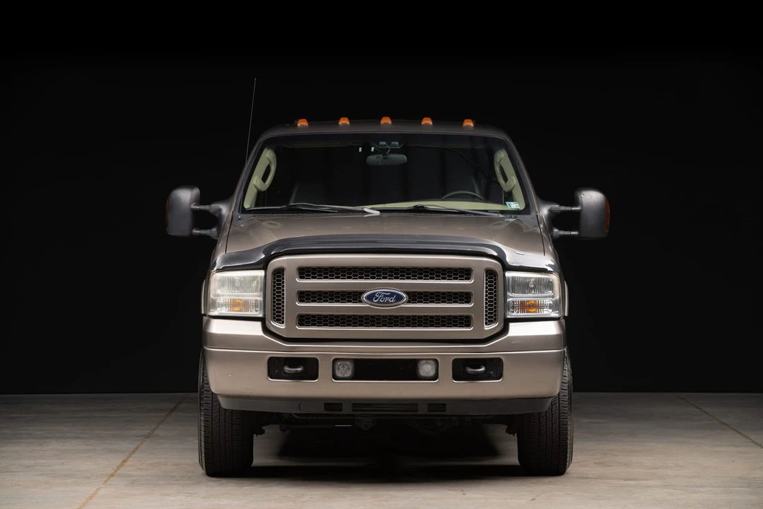 2005 Ford Excursion - Image 10 of 31
