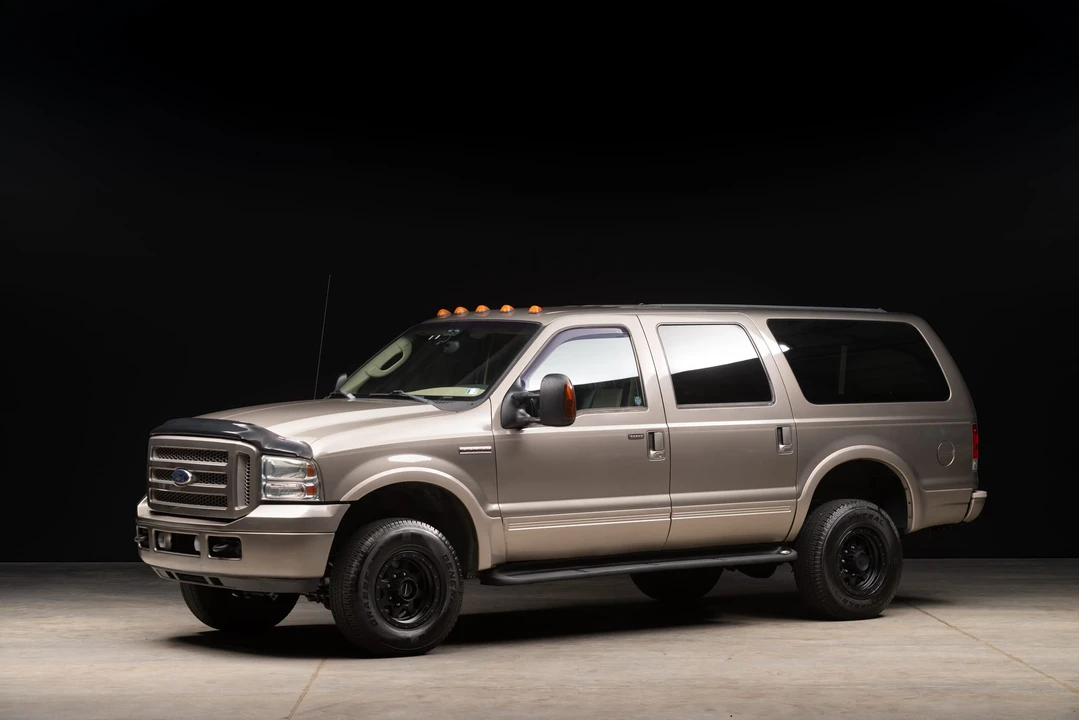 2005 Ford Excursion - Image 2 of 31