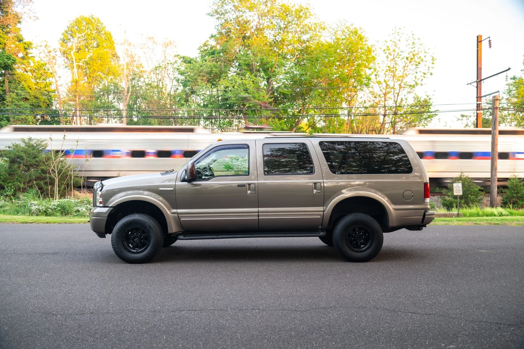 2005 Ford Excursion - Image 12 of 31