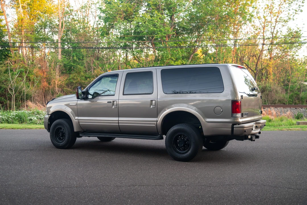 2005 Ford Excursion - Image 13 of 31