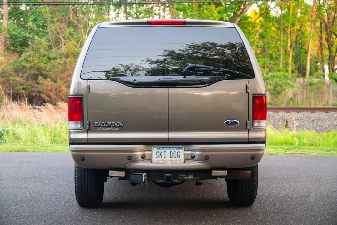 2005 Ford Excursion - Image 14 of 31