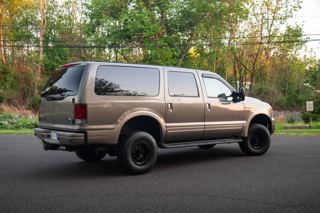 2005 Ford Excursion - Image 16 of 31