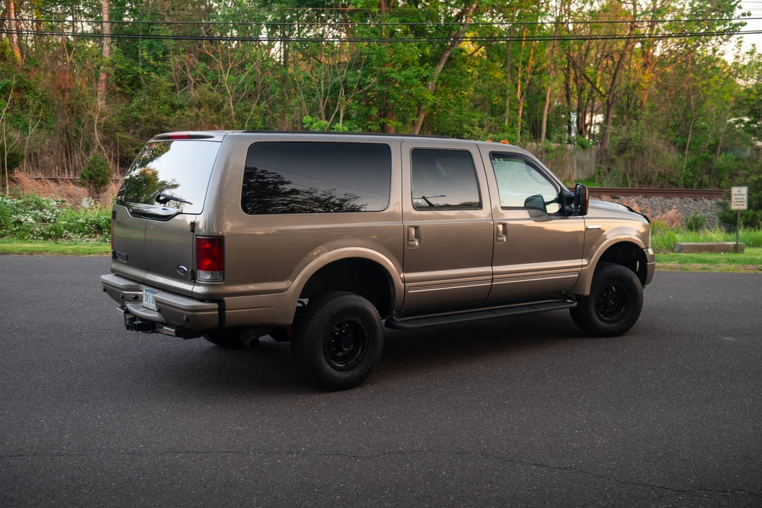 2005 Ford Excursion - Image 15 of 31