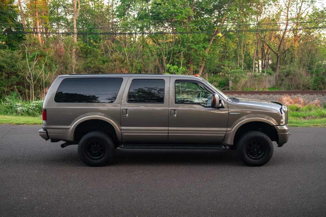 2005 Ford Excursion - Image 17 of 31