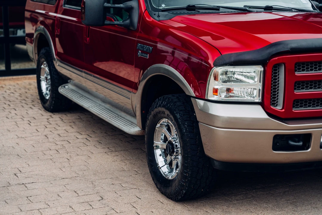 2005 Ford Excursion - Image 16 of 31