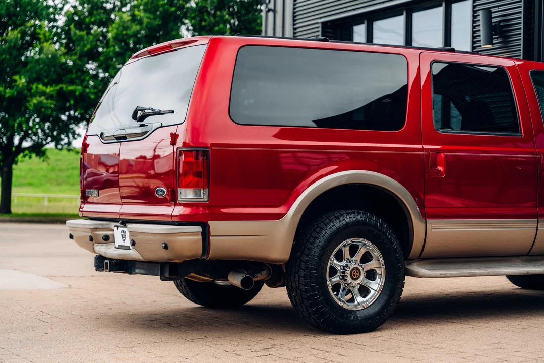 2005 Ford Excursion - Image 26 of 31