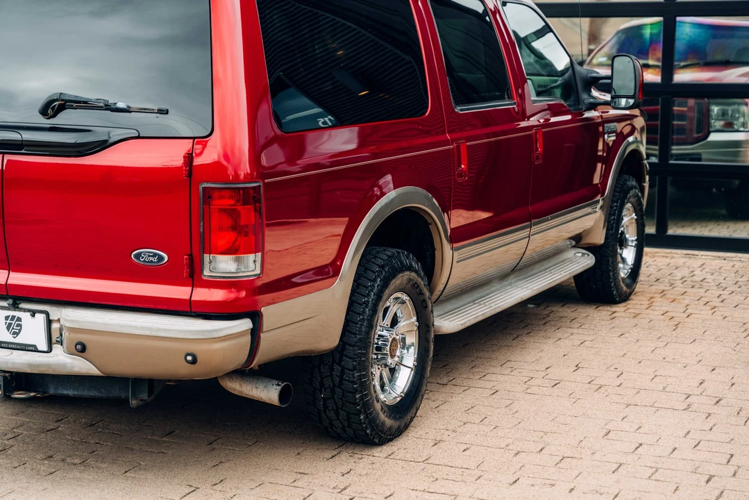 2005 Ford Excursion - Image 25 of 31
