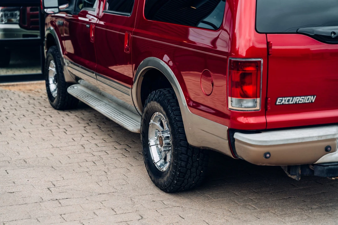 2005 Ford Excursion - Image 28 of 31