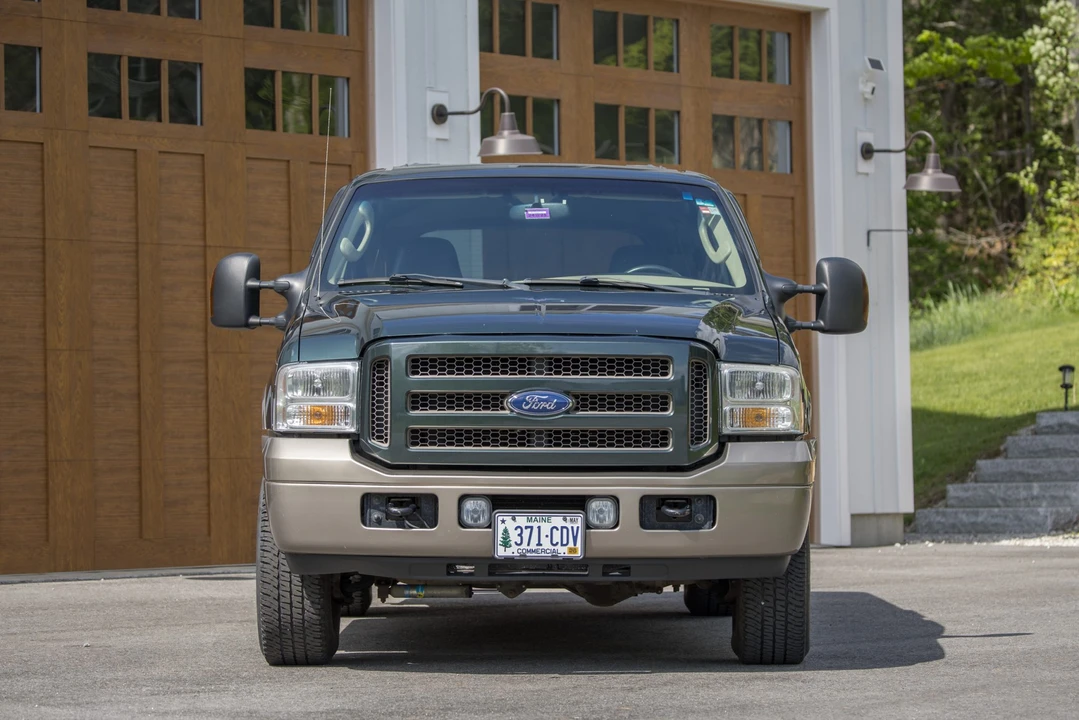 2005 Ford Excursion - Image 2 of 31