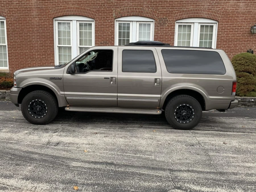 2005 Ford Excursion - Image 2 of 11