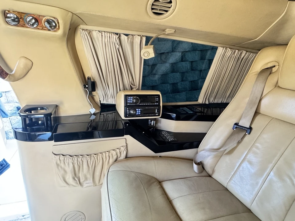 2005 Ford Excursion - Image 17 of 21