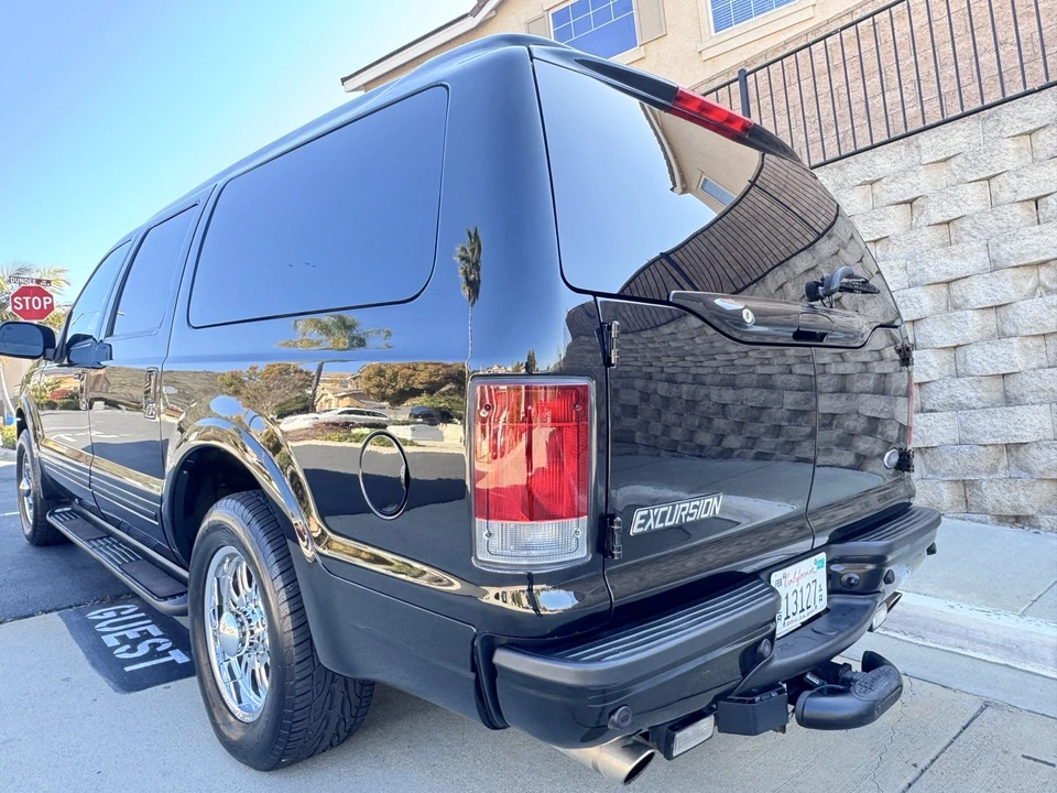 2005 Ford Excursion - Image 9 of 21
