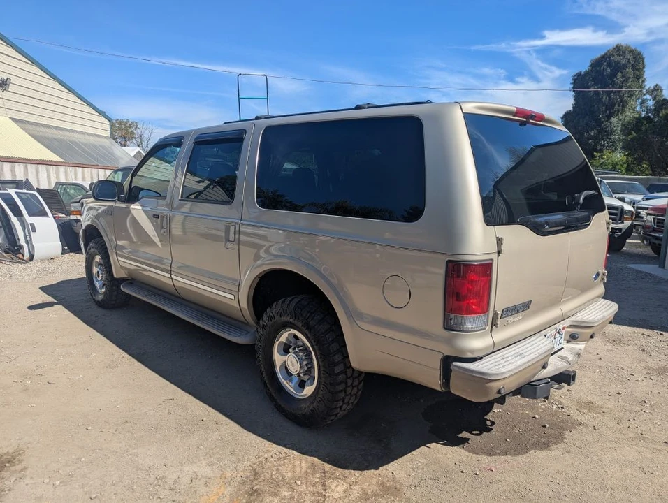 2005 Ford Excursion - Image 3 of 19