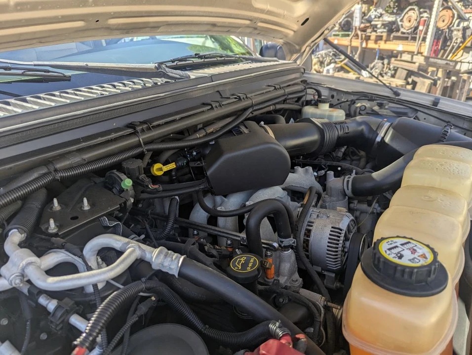 2005 Ford Excursion - Image 18 of 19